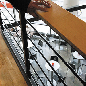 Designräcke – Specialräcke med trähandledare.