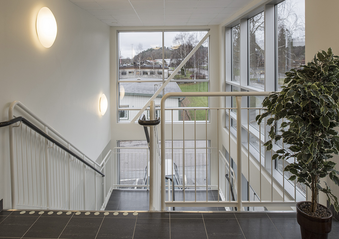 Raka trappor interiört – Rak trappa med klinkersteg