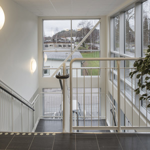 Raka trappor interiört – Rak trappa med klinkersteg