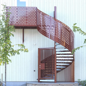 Spiraltrappor design – Lackerat specialräcke i plåt.