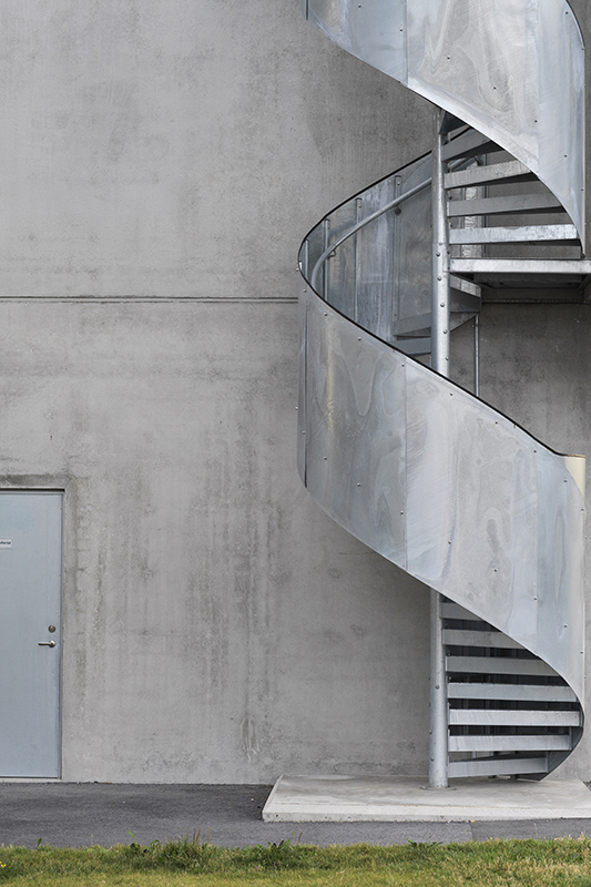 Spiraltrappor design – Plåtbeklätt specialräcke