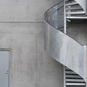 Spiraltrappor design – Plåtbeklätt specialräcke