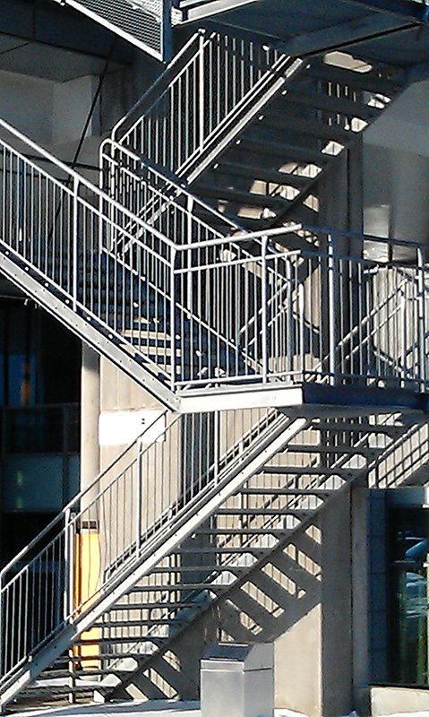 Raka trappor interiört – Rak trappa i flera löp.