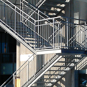 Raka trappor interiört – Rak trappa i flera löp.