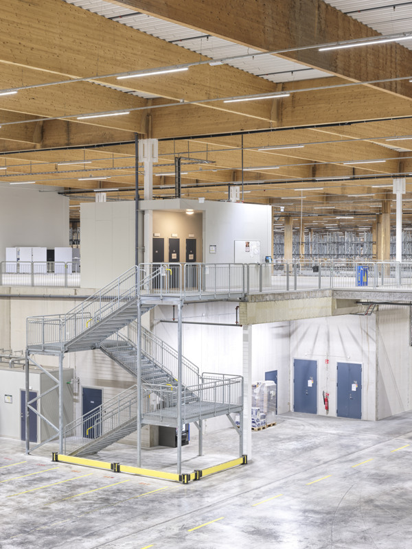 Elgiganten Logistik 600X800 2504 04121