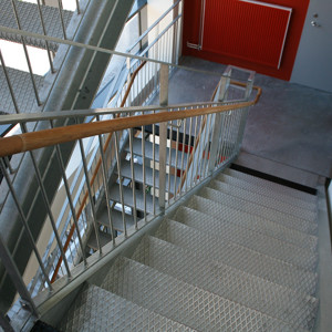 Raka trappor interiört – Invändig utrymningstrappa.