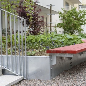 Varmförzinkning – Kantplåt till plantering. Parkbänk. (ag00002348.jpg)