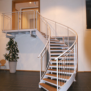 Vindeltrappor – Vindeltrappa med trappsteg av oljad ek.