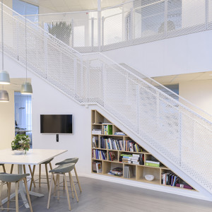 Flexmetall – Räcke med flexmetall. Råda Torg, Mölnlycke