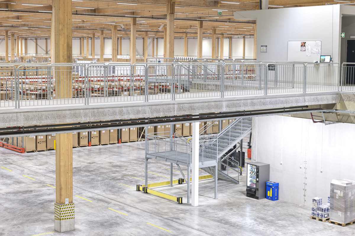 Elgiganten Logistik 1200X800 2504 04137