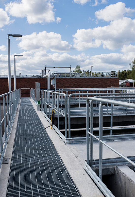 Gallerdurk – Stormodulräcken och gallerdurk. Rosenholms reningsverk, Katrineholm