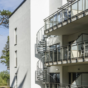 Spiraltrappor exteriört – Spiraltrappa med steg av gallerdurk