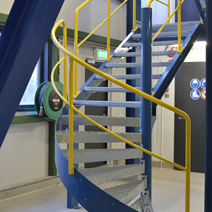 Kombitrappor – Kombitrappa med steg gallerdurk. Filbornaverket.